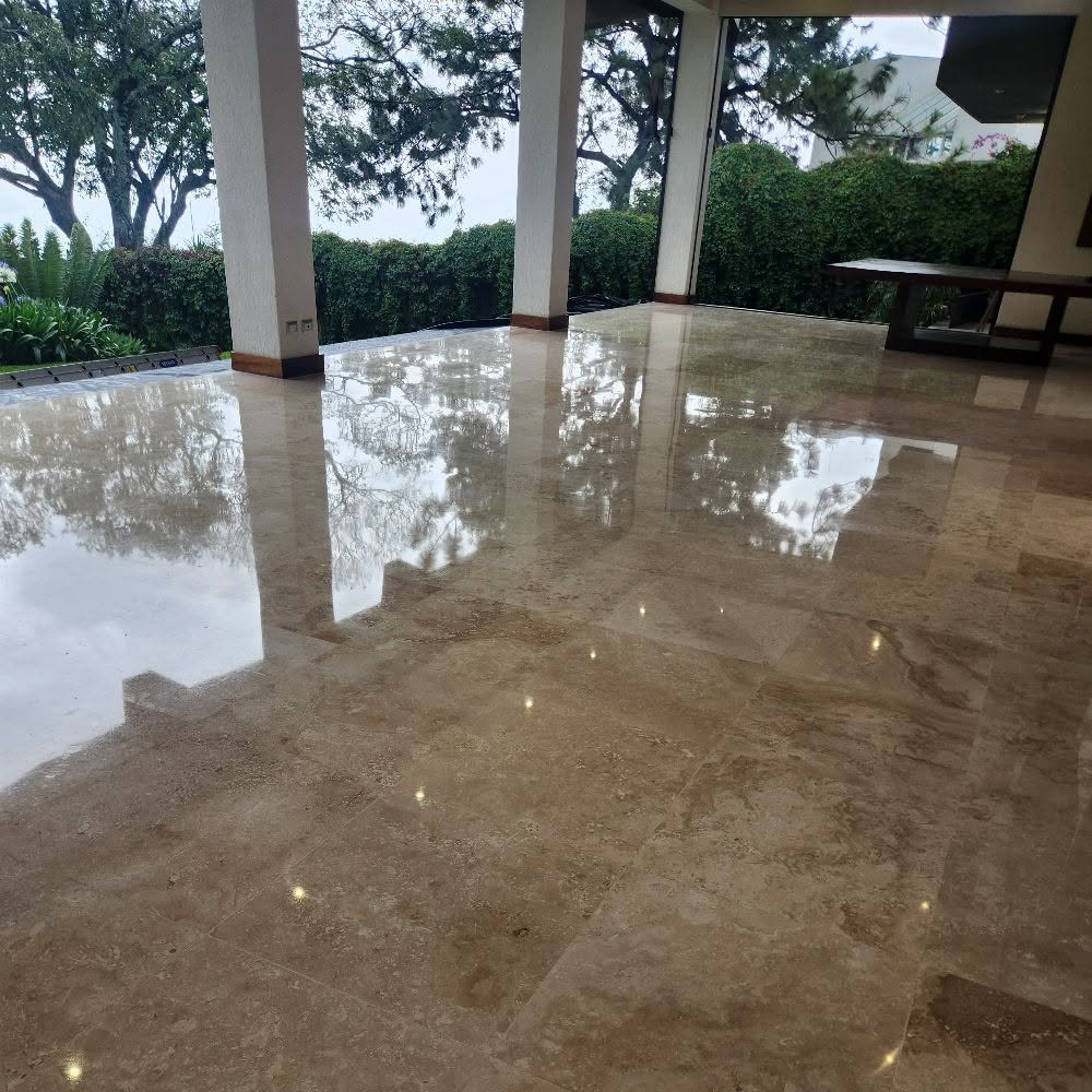 Piso de mármol travertino pulido a espejo