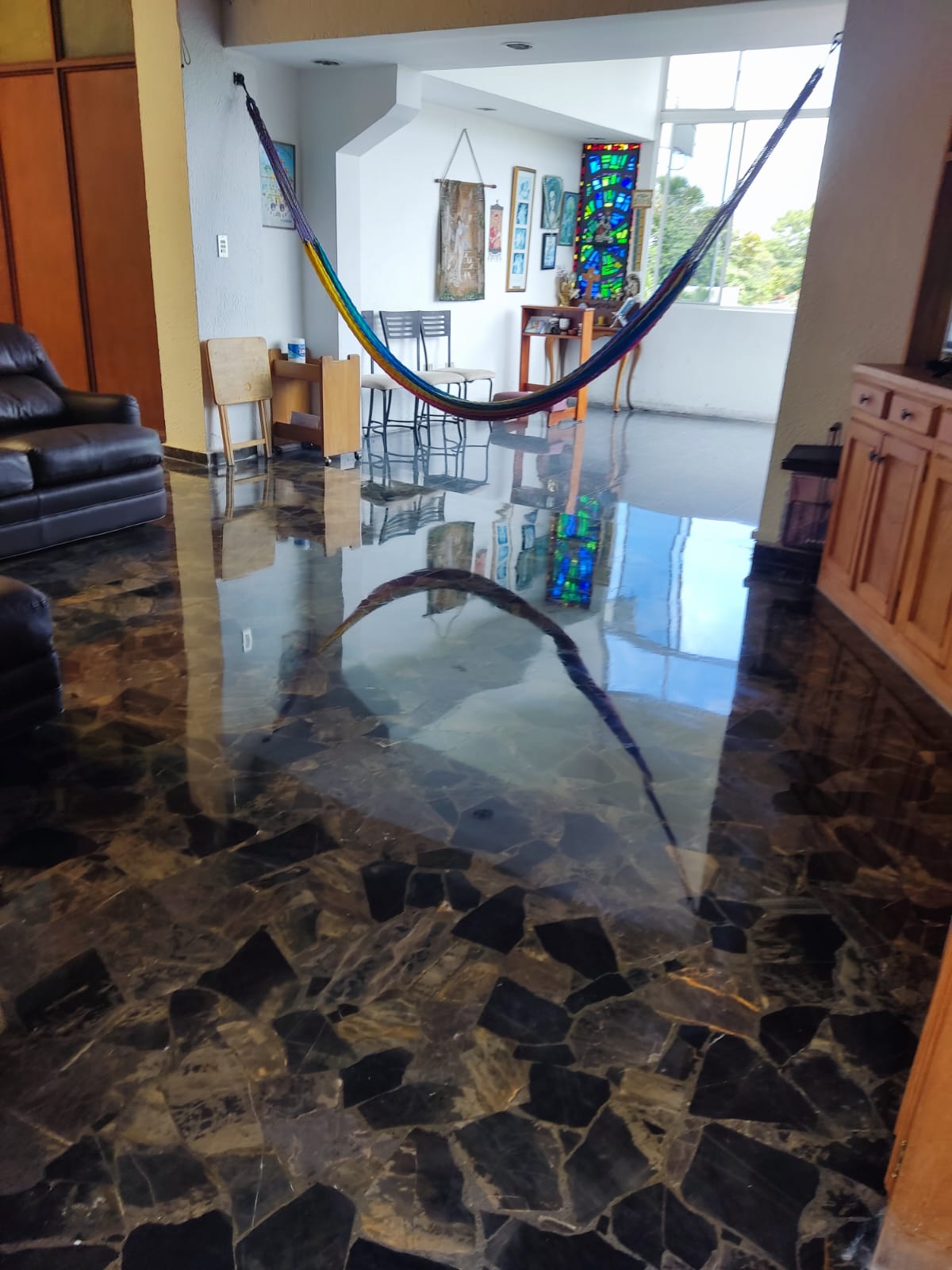 Piso de mármol con brillo permanente